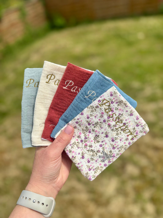 passeport en gaze de coton personnalisable, création artisanale en france