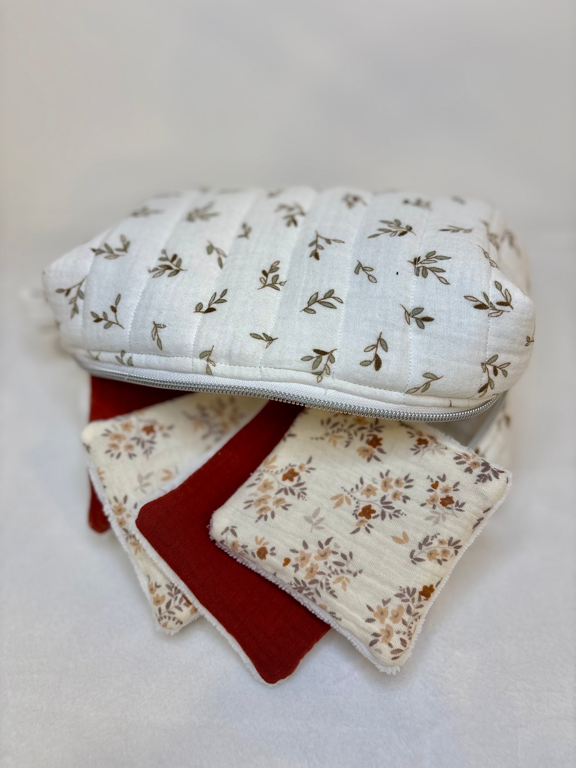 coton lavable en gaze de coton, trousse de toilette personnalisable, création artisanale, fait main en france